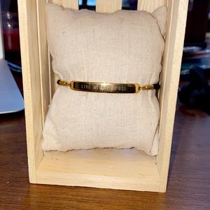 Customizable gold and black pulley bracelet